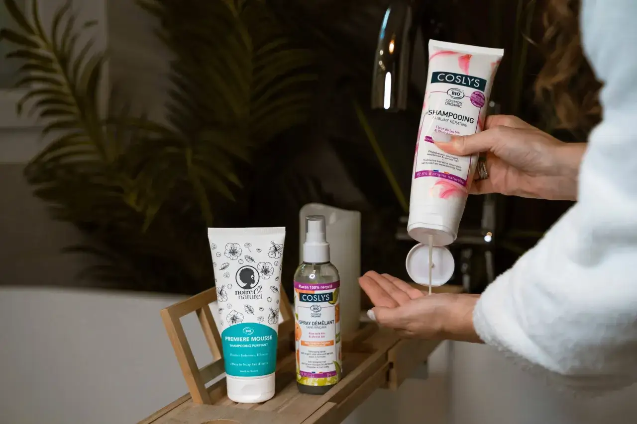 Cheveux sec que faire ? Des produits bio pour les nourrir et les d&eacute;m&ecirc;ler.