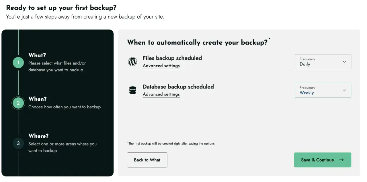 Configuration de la sauvegarde automatique avec UpdraftPlus. Choisissez la fr&eacute;quence des sauvegardes de fichiers (quotidienne) et de base de donn&eacute;es (hebdomadaire).