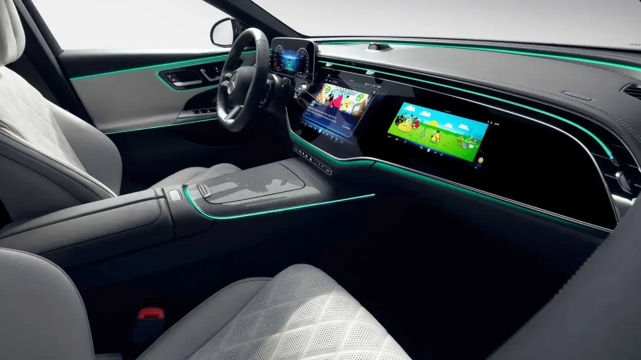 Mercedes Klasa E W214 wnętrze MBUX Superscreen