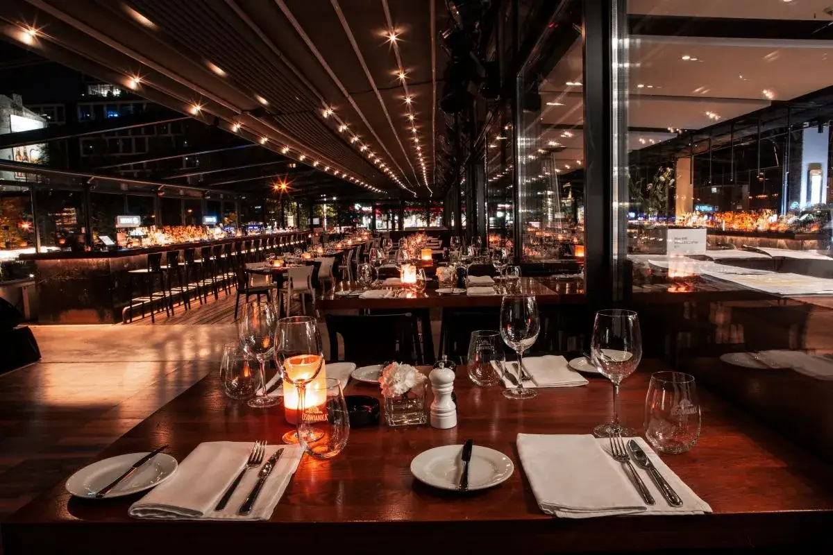 Stixx Bar & Grill wnętrze restauracji Plac Europejski