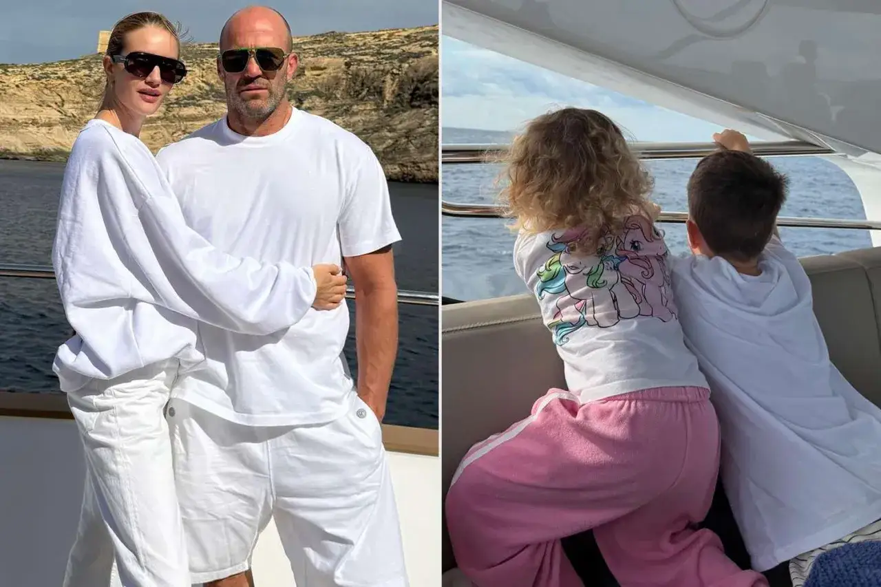 Jason Statham z partnerką i dziećmi na jachcie. Dzieci oglądają morze.