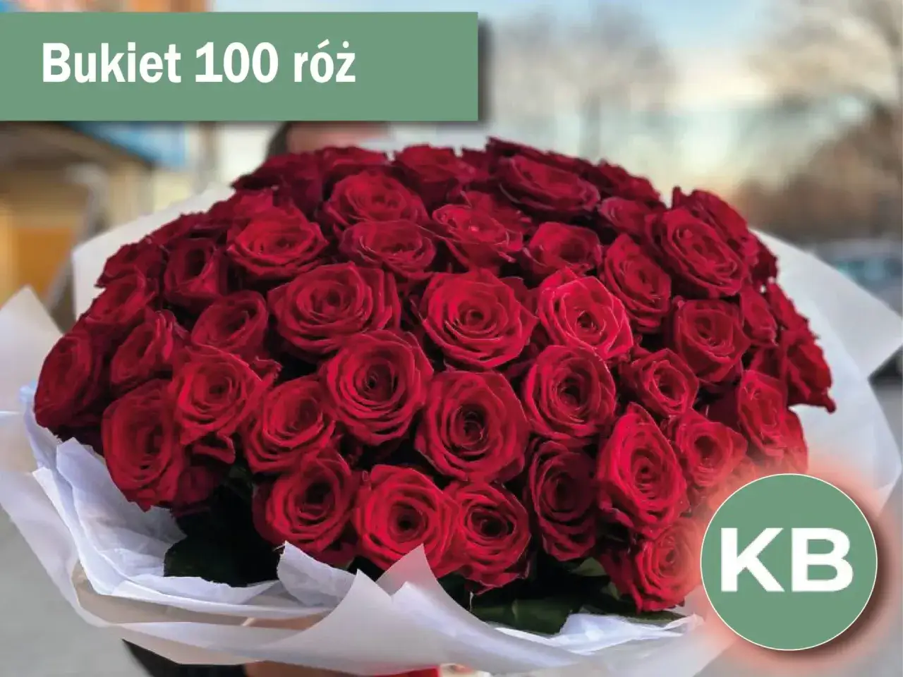 Sto czerwonych róż, idealne jako wyraz szacunku. Czy to odpowiednie kwiaty dla księdza?