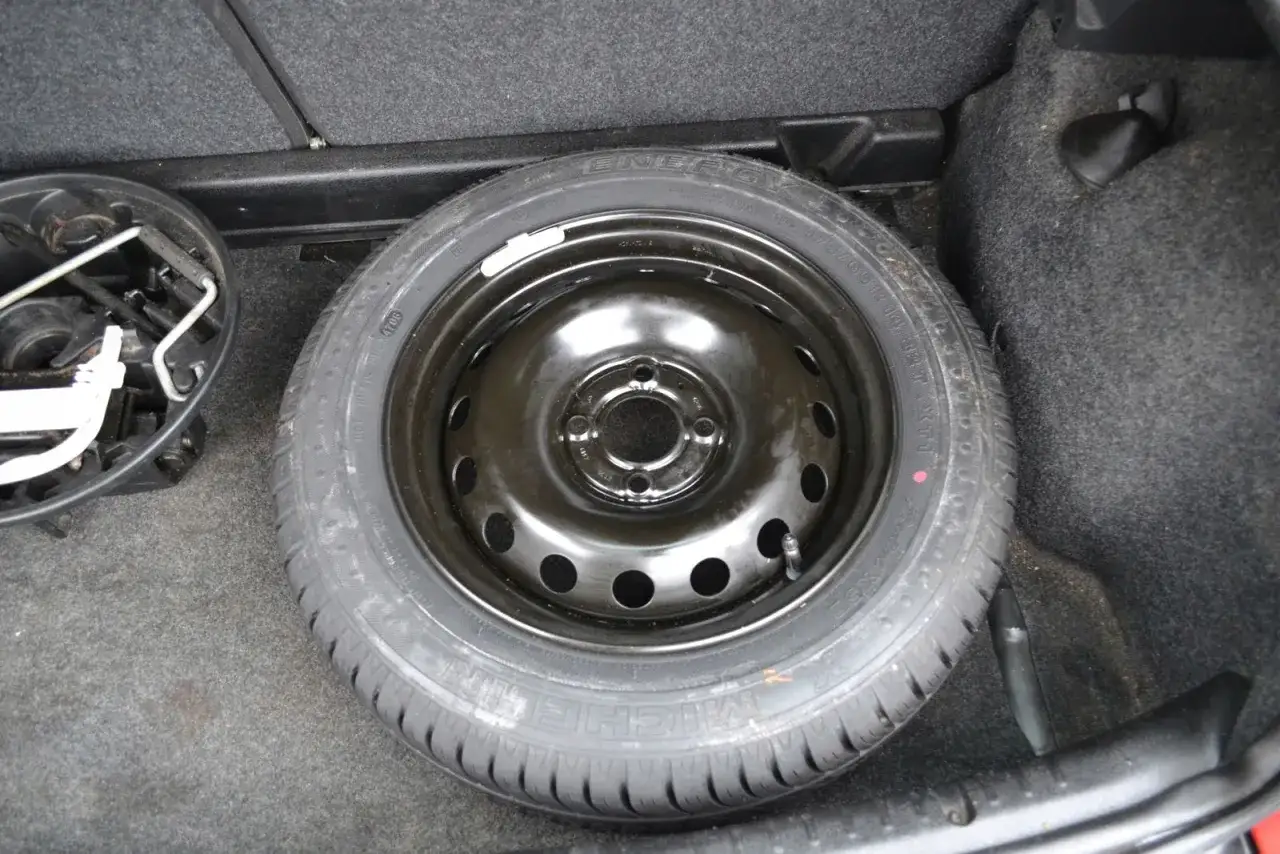 Renault Clio 4 koło zapasowe lokalizacja