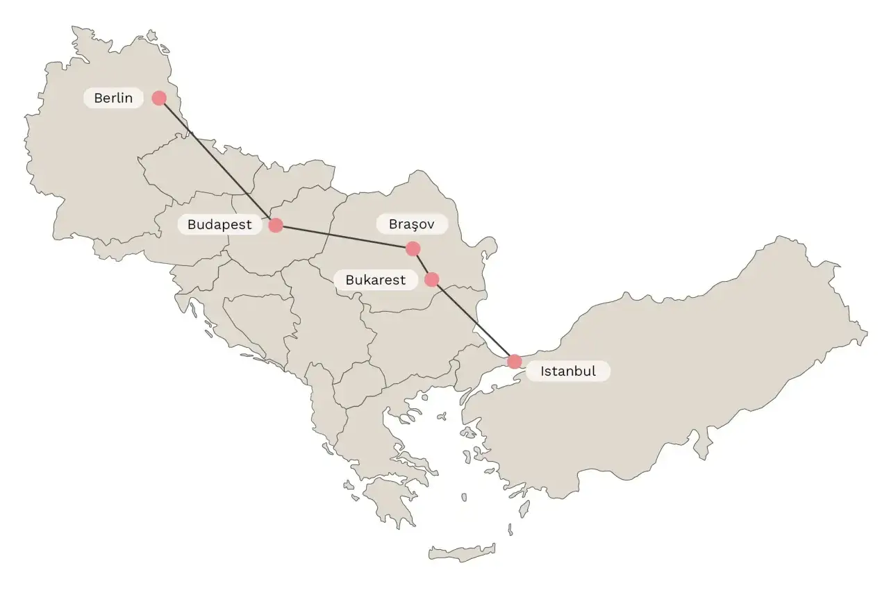 Karte zeigt eine Zugroute von Berlin über Budapest und Bukarest nach Istanbul.