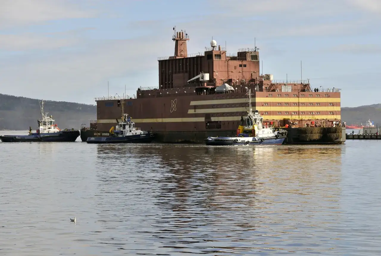 Akademik Łomonosow pływająca elektrownia jądrowa