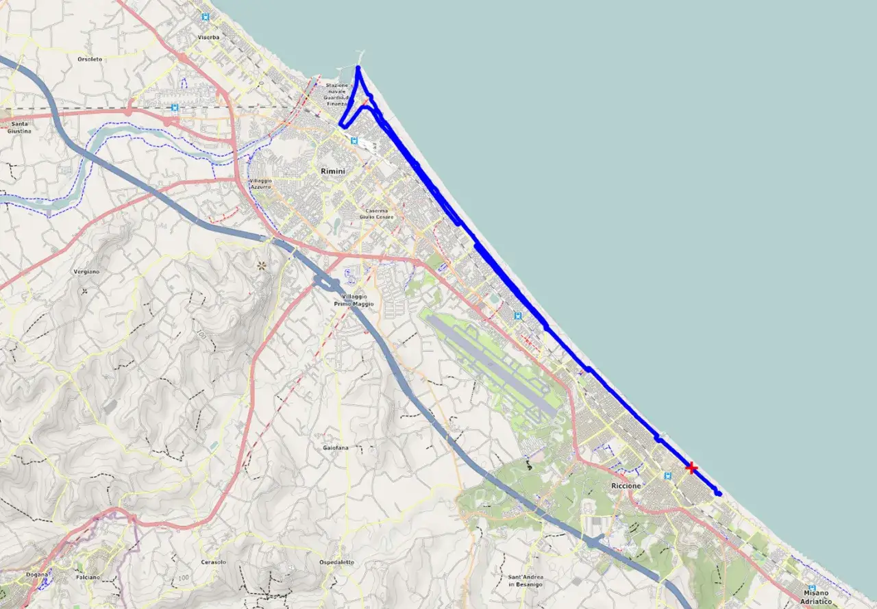 Mappa che mostra la distanza Rimini Riccione lungo la costa adriatica, con la linea blu che indica il percorso.