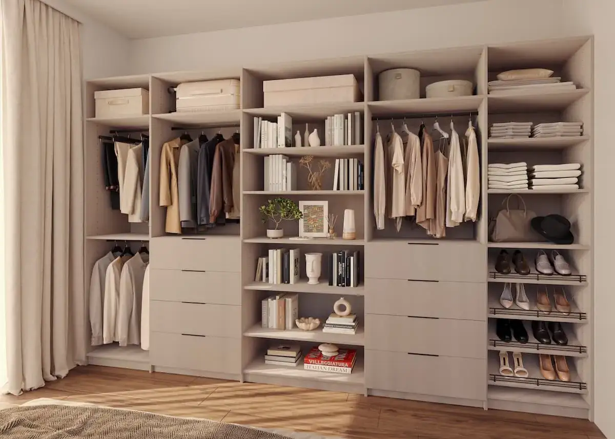 Un vestidor moderno y organizado, ideal para quienes buscan cómo diseñar un vestidor funcional con estantes, cajones y barras para colgar ropa.