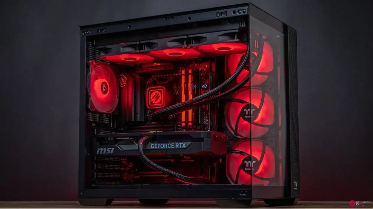Potężny komputer z czerwonym podświetleniem, idealny do Battlefield 6 wymagania PC. Karta GeForce RTX i chłodzenie cieczą.