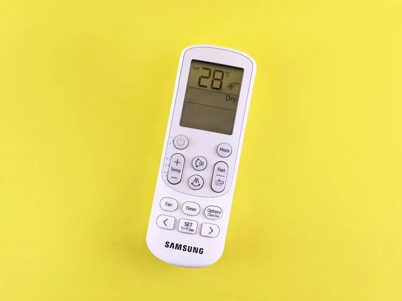 Pilot do klimatyzatora Samsung. Dowiedz się, jak ustawić termostat pokojowy, by cieszyć się idealną temperaturą.