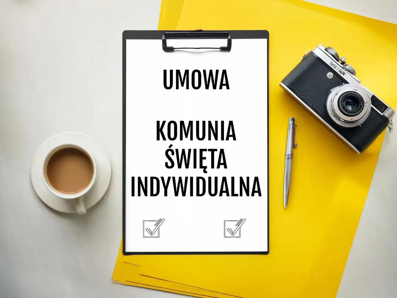 Wzór umowy z fotografem na komunię indywidualną. Na białej kartce widnieje napis 