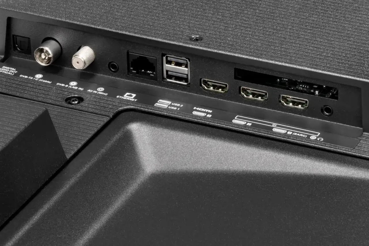 Złącza telewizora: DVB-T2/C, DVB-S, HDMI, USB, Ethernet. Czy do smart TV potrzebna jest antena? Zależy od źródła sygnału.