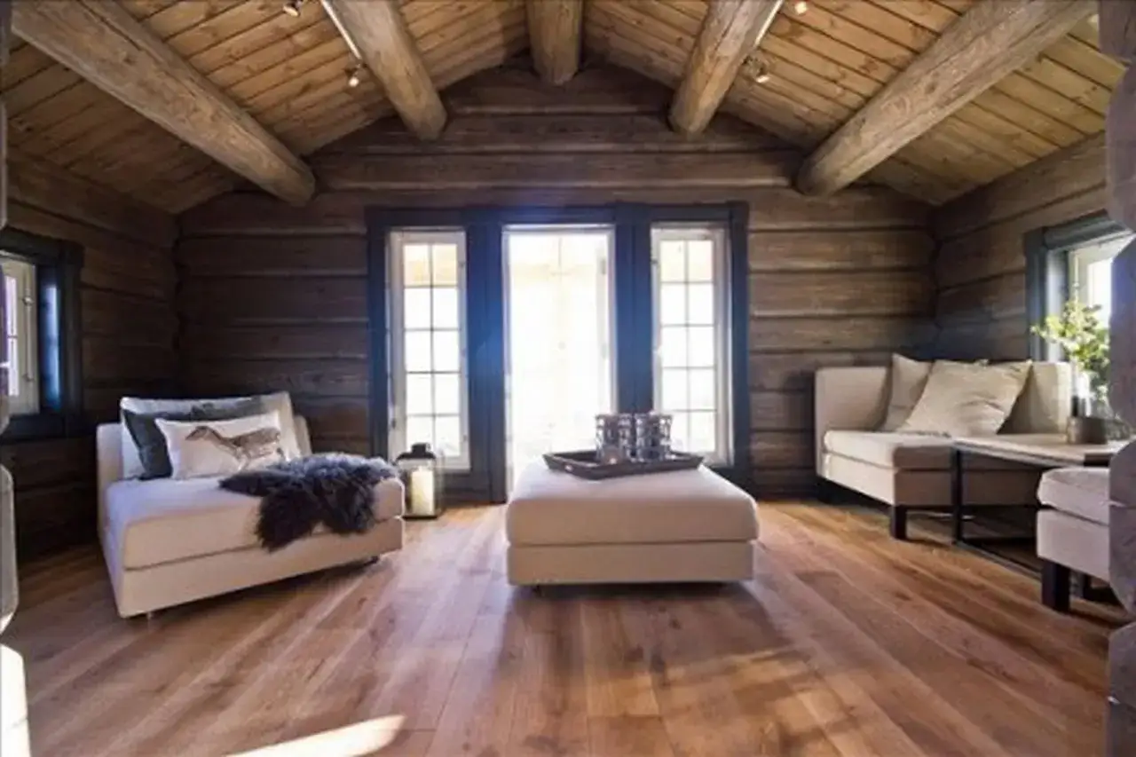 Różne rodzaje podłóg w domach z bali