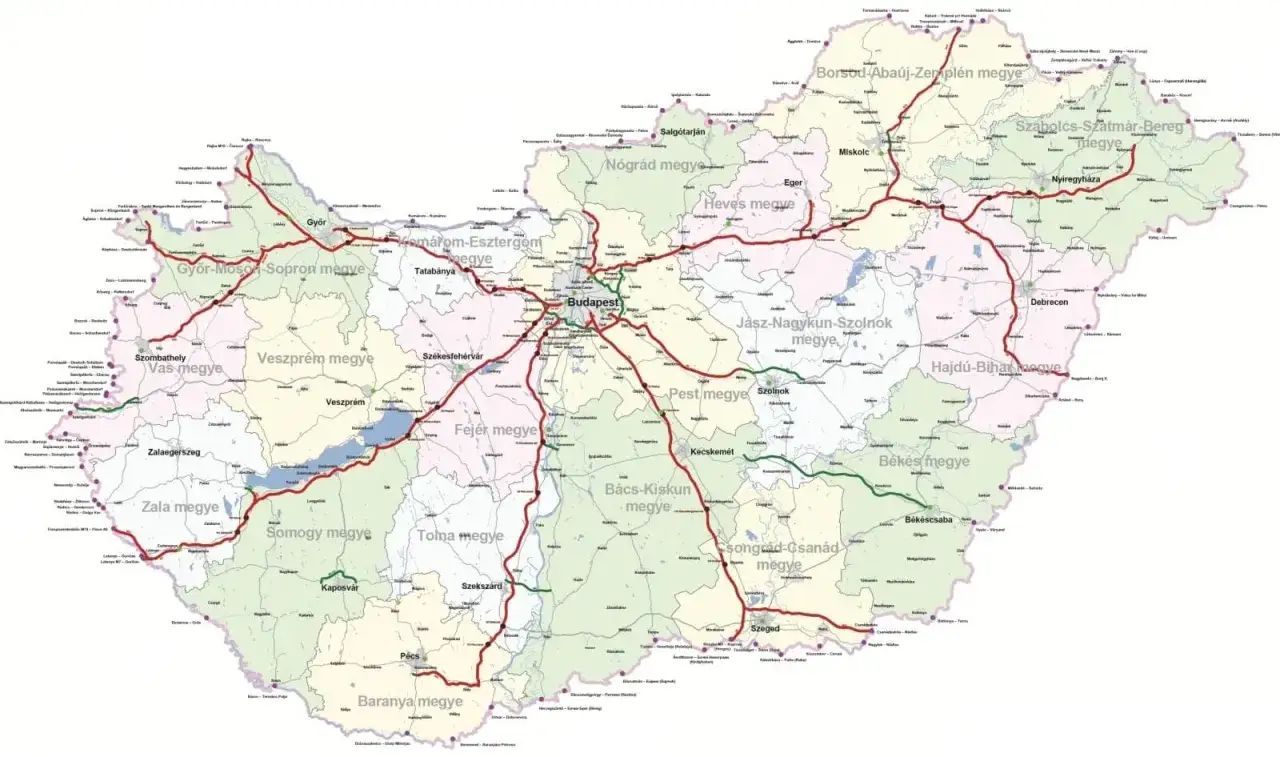 Mapa Węgier z zaznaczonymi trasami kolejowymi. Widoczne są główne miasta i granice administracyjne. Polska Węgry trasa jest tu tylko hipotetyczna.