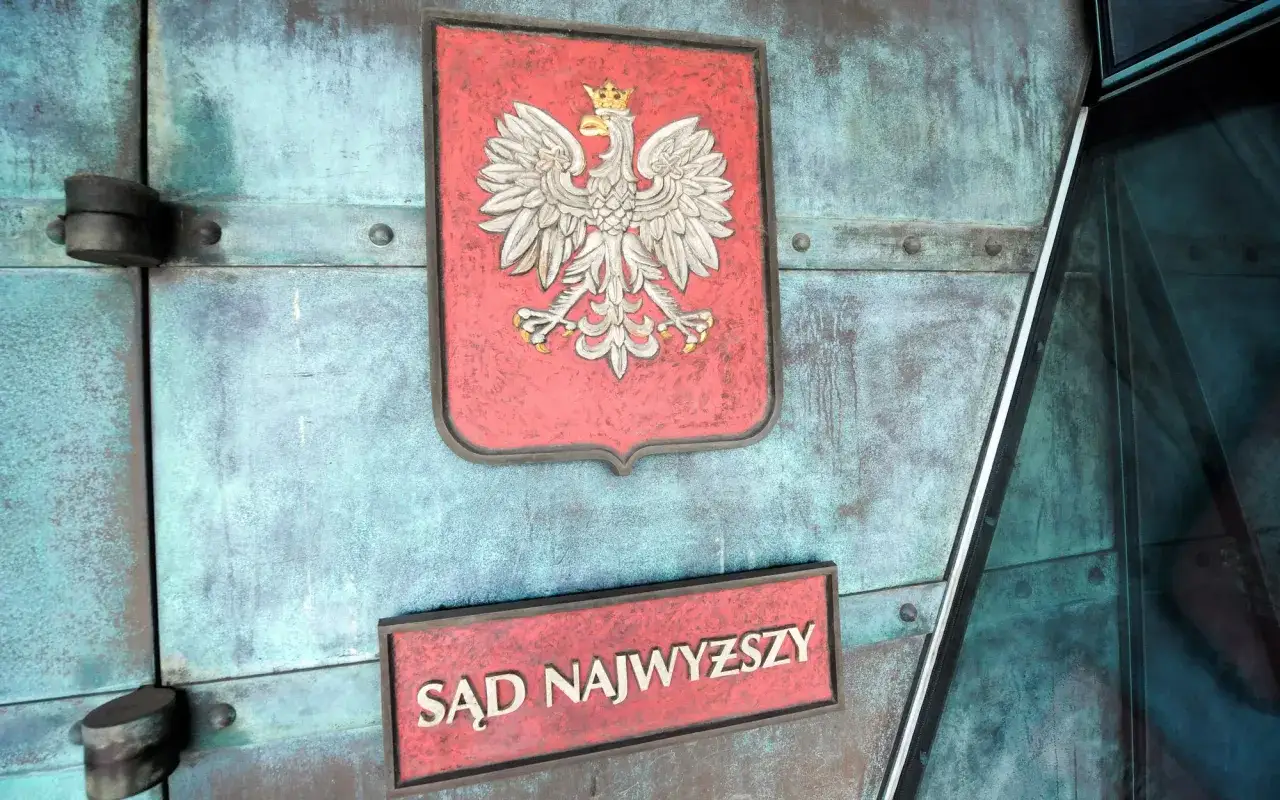 Godło Polski i napis