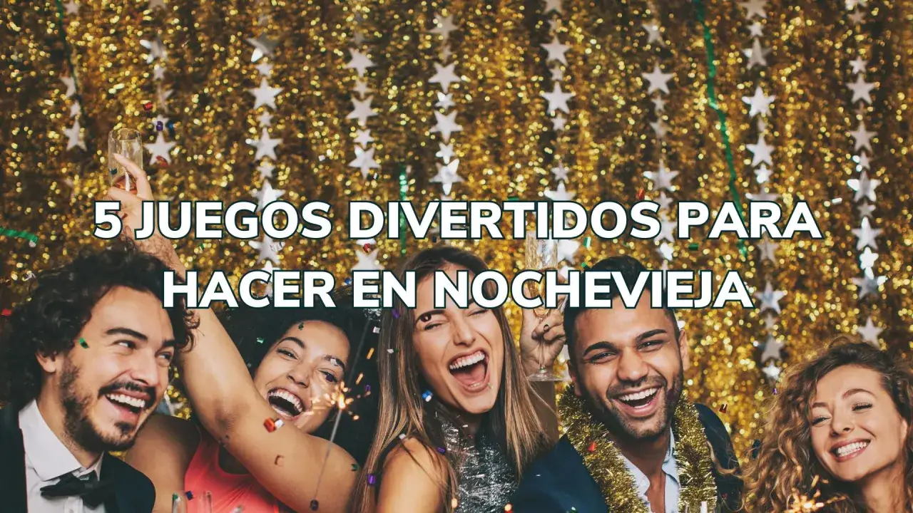 Un grupo de amigos celebra el fin de año en familia, riendo y brindando. ¡Ideas para juegos divertidos en Nochevieja!