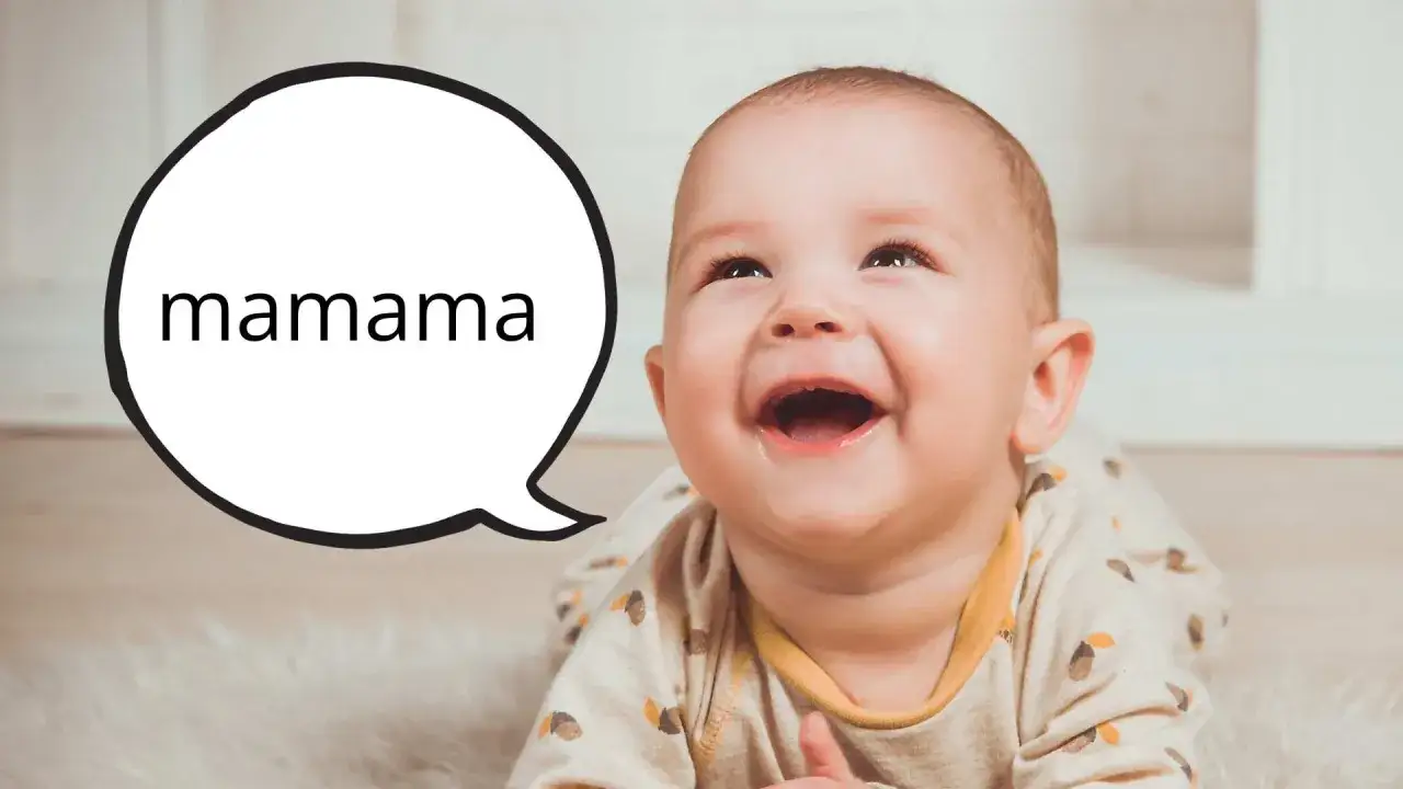 Ein lachendes Baby krabbelt auf einem Teppich. Eine Sprechblase &uuml;ber seinem Kopf zeigt 