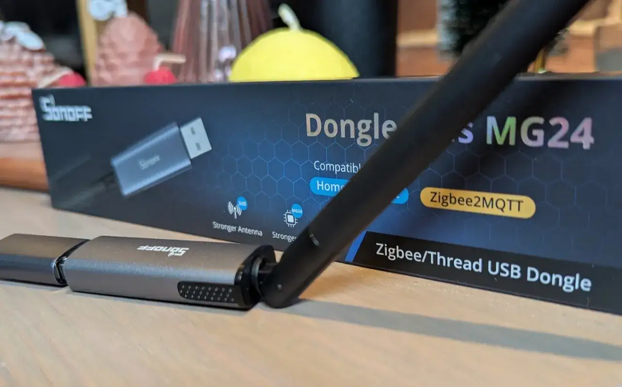 Dongle Zigbee Sonoff MG24, prêt à être intégré à votre Home Assistant pour une domotique avancée.