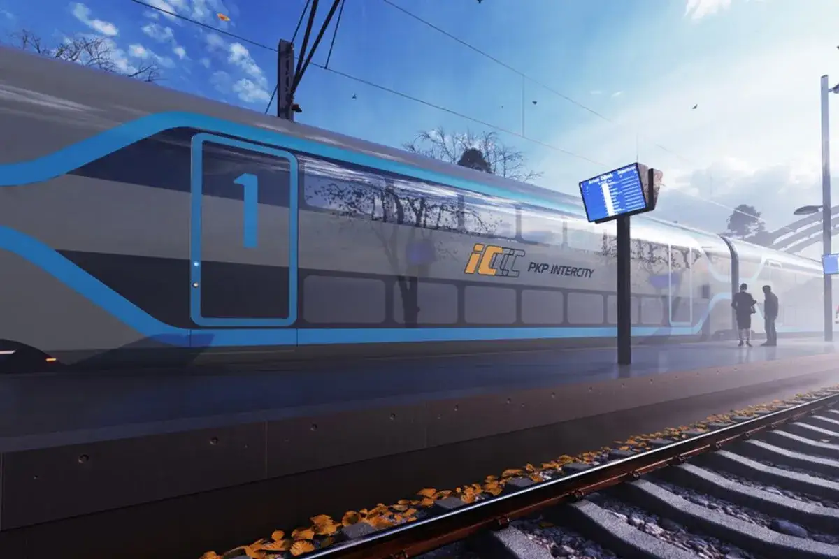 Pociąg PKP Intercity w drodze do Koszalina