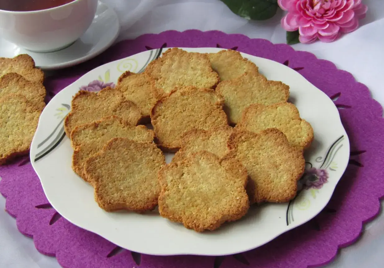 Pyszne ciasteczka z mąki kokosowej ig, idealne do kawy.