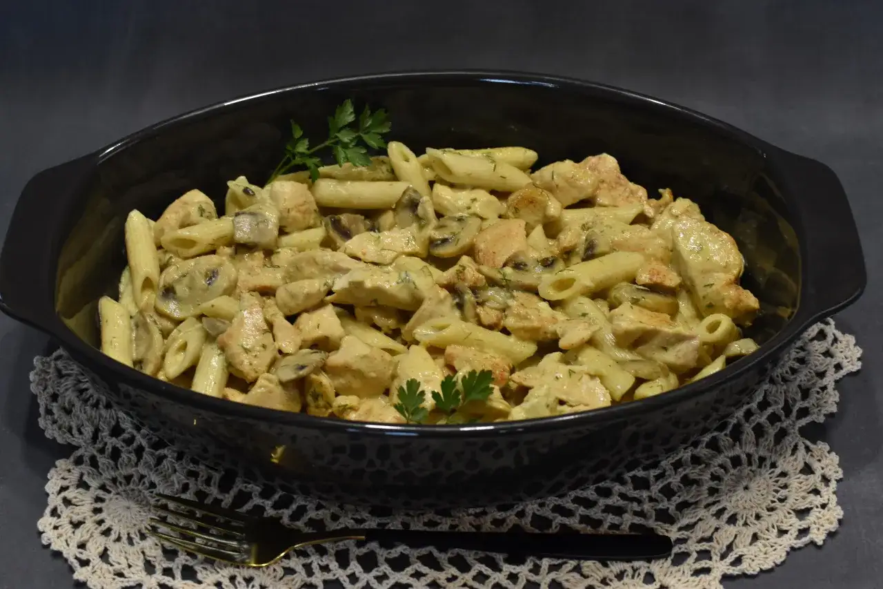 Penne z kurczakiem i pieczarkami gotowe danie