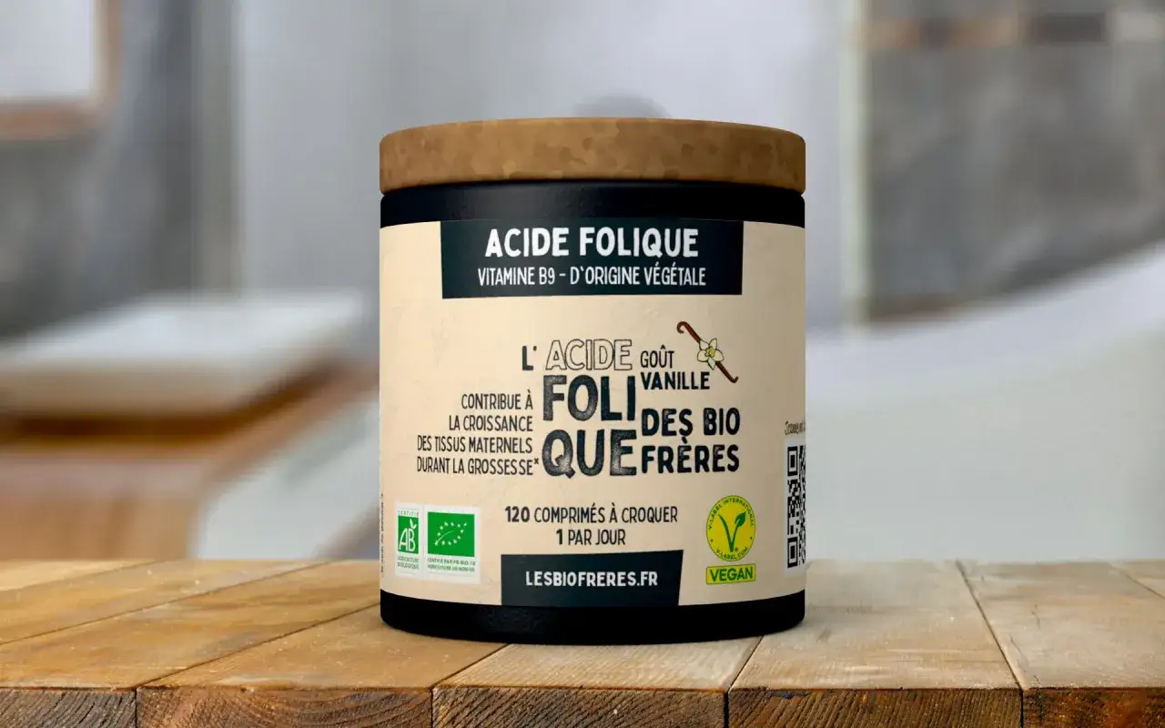 Flacon d'acide folique bio, saveur vanille. Ce complément alimentaire, dont l'acide folique bienfait est reconnu pour la croissance des tissus maternels, est vegan.