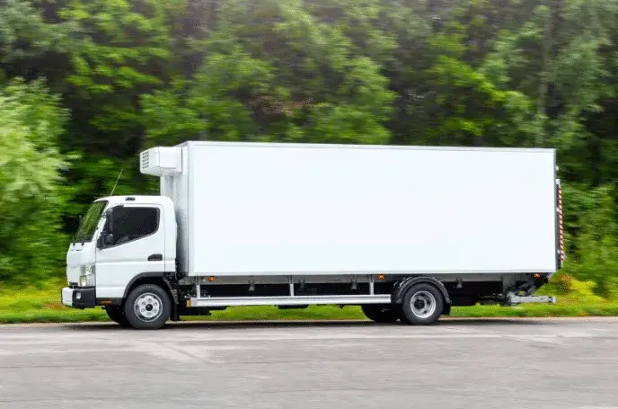 różne metody transportu lodów w samochodzie