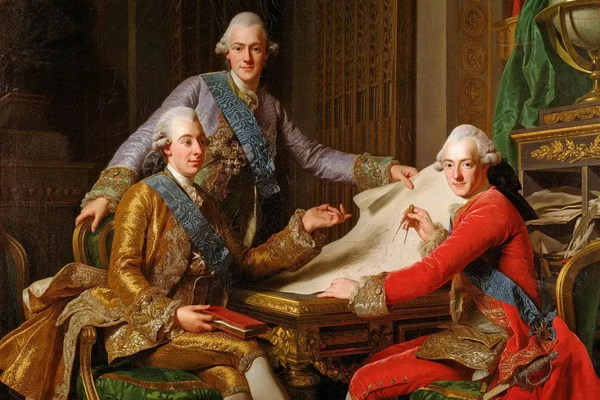Gustav III och hans br&ouml;der studerar en karta. De b&auml;r rika dr&auml;kter och sitter i en elegant milj&ouml;.