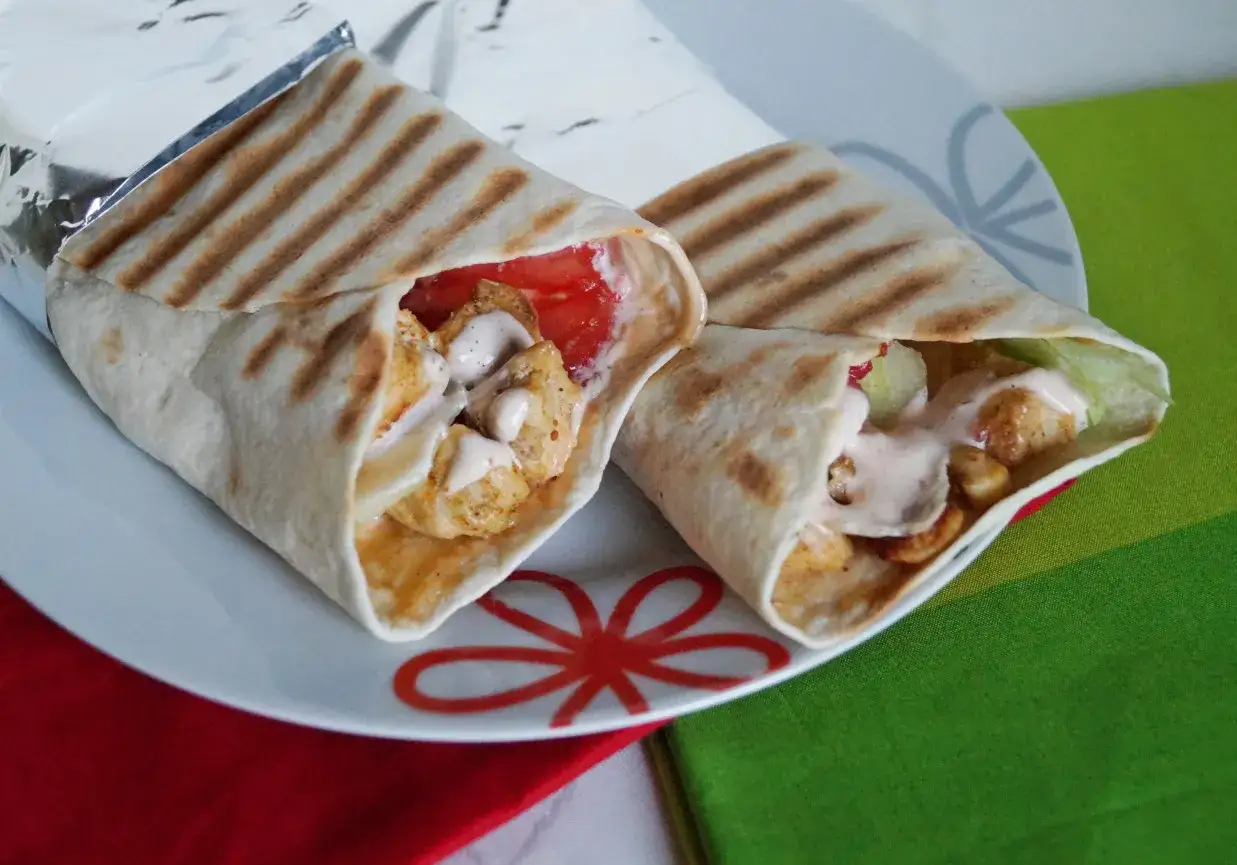Pęknięta tortilla kebab
