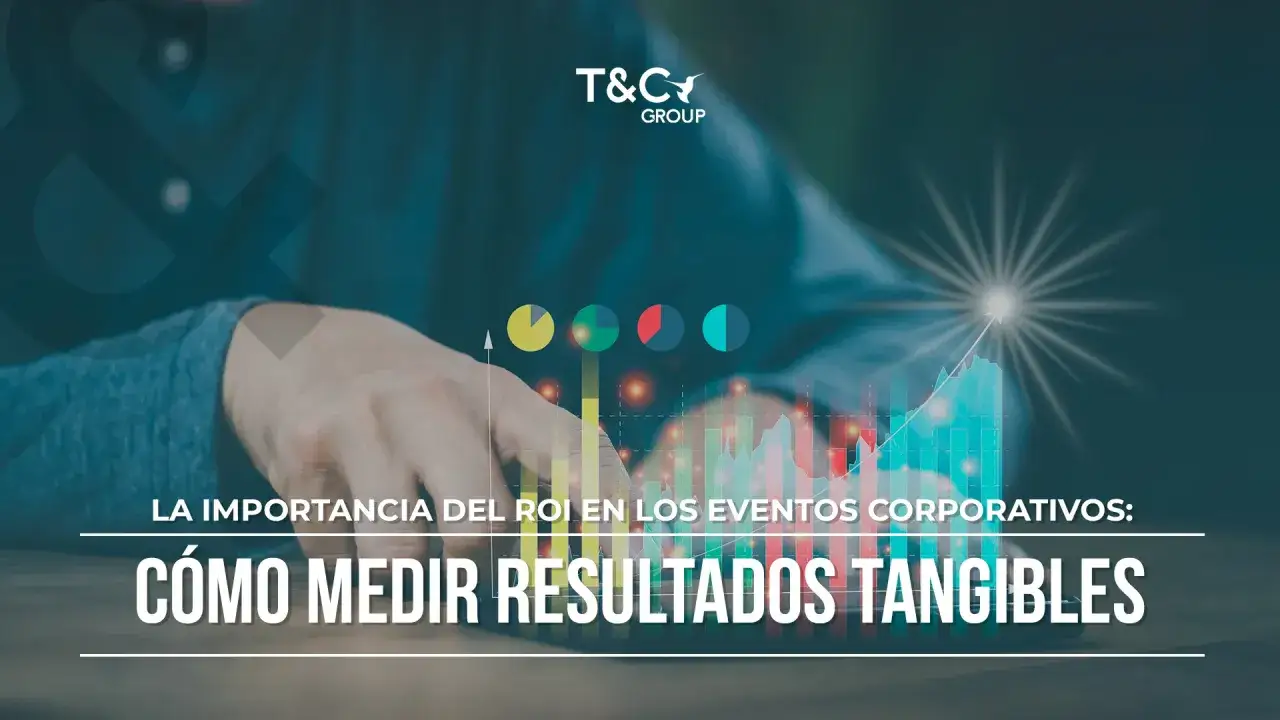 Manos analizando gr&aacute;ficos de ROI para eventos corporativos. Muestra c&oacute;mo medir resultados tangibles.