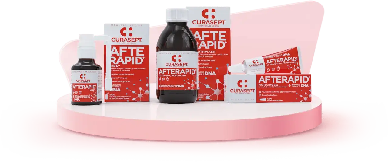 Zestaw produktów Curasept After Rapid: spray, płyn do płukania ust i żel. Pomagają złagodzić ból i przyspieszyć gojenie.