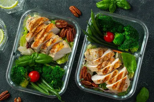 ingredientes básicos para meal prep en la cocina