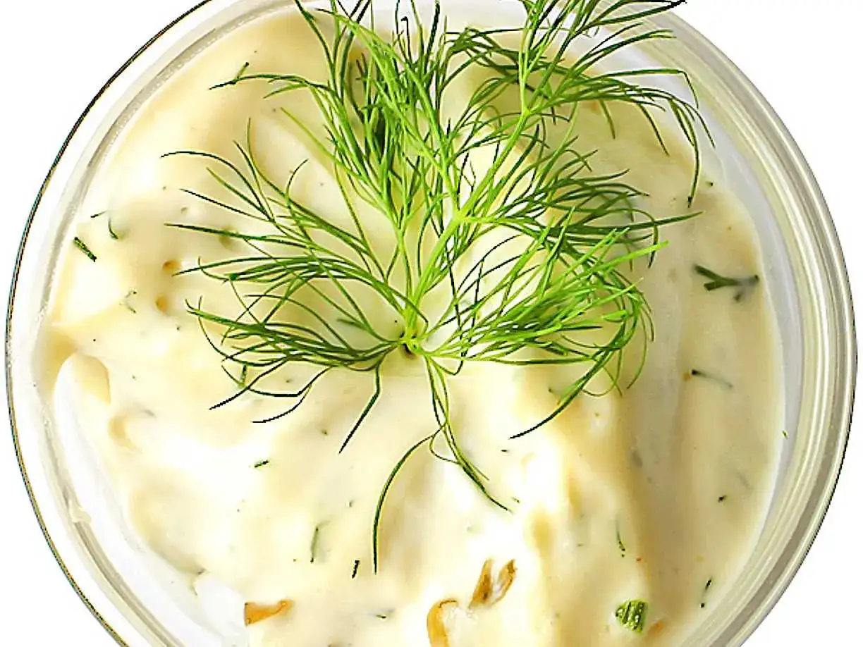 Krämig remouladsås med dill, perfekt för ditt nästa remouladsås recept.