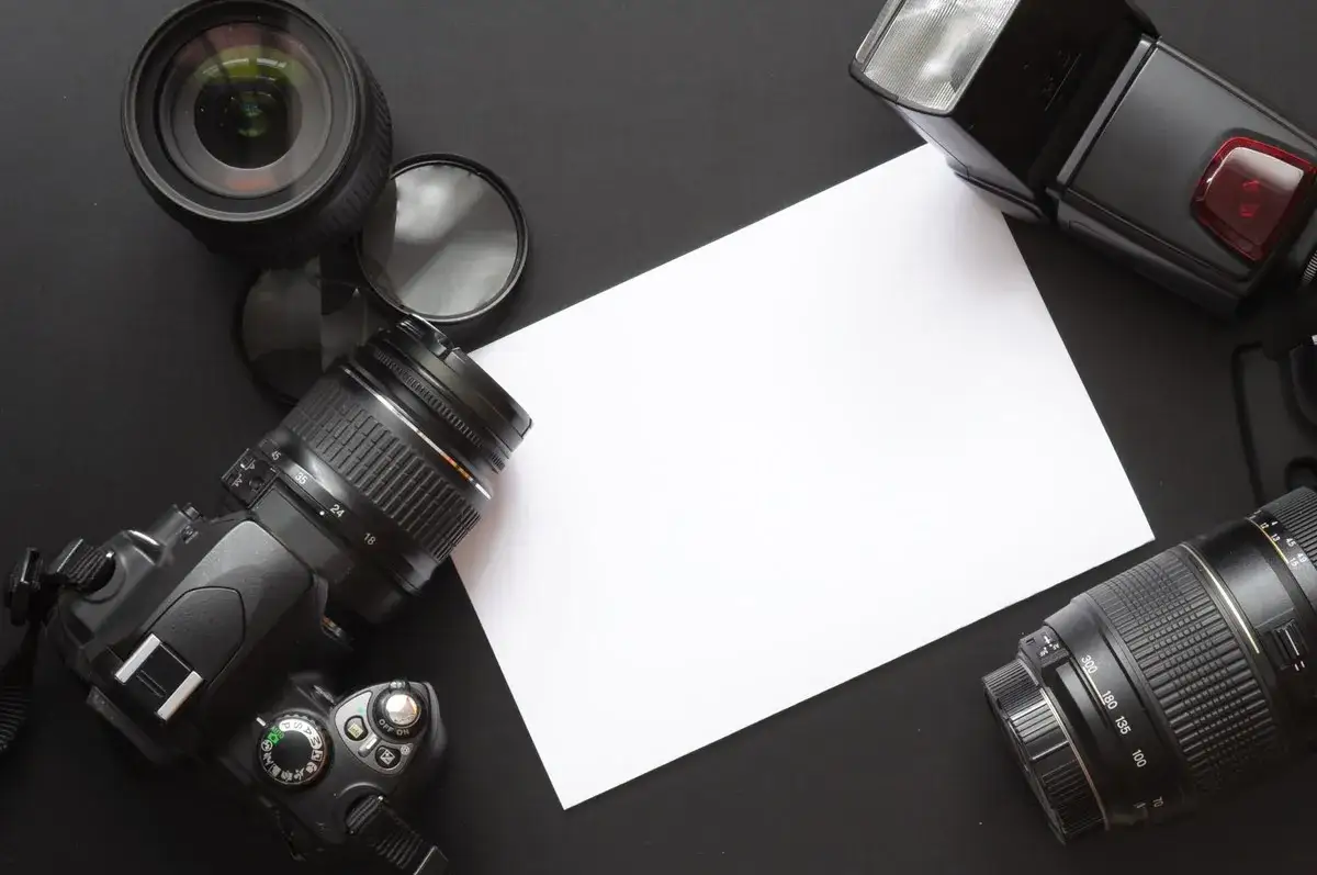 profesjonalny sprzęt fotograficzny ślubny, zapasowy aparat