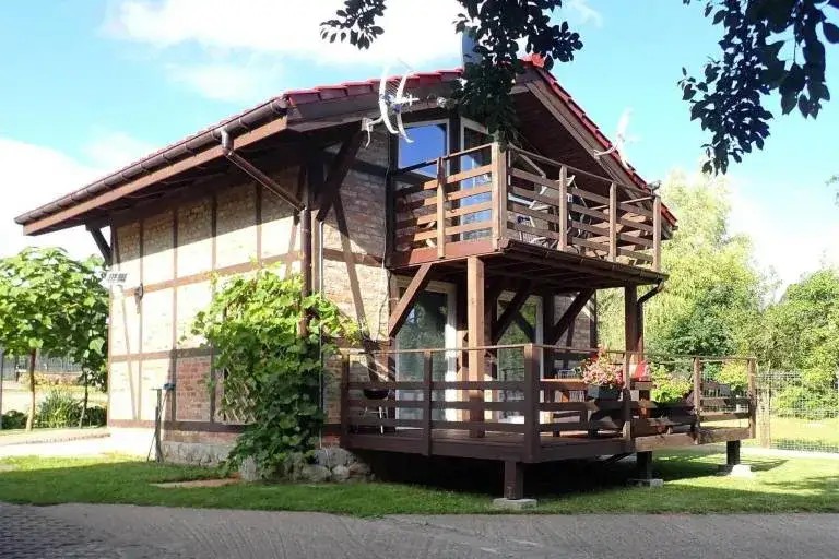 Różne typy zakwaterowania nad morzem: hotel, apartament, domek, kwatera prywatna