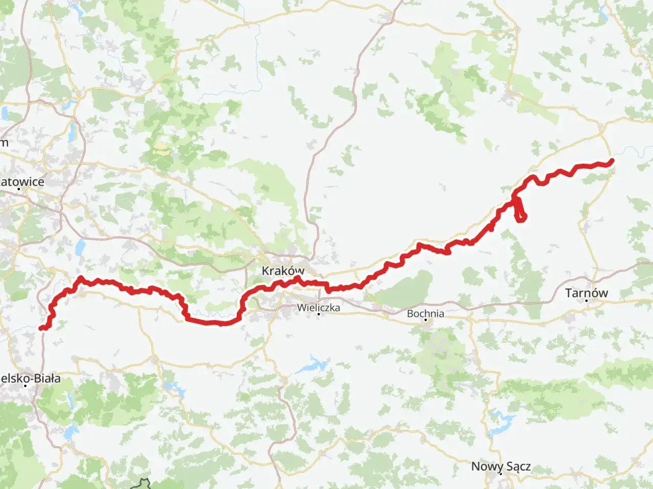 Mapa z zaznaczoną trasą Velo Raba, biegnącą od okolic Bielska-Białej przez Krak&oacute;w, Wieliczkę, Bochnię aż do Tarnowa.