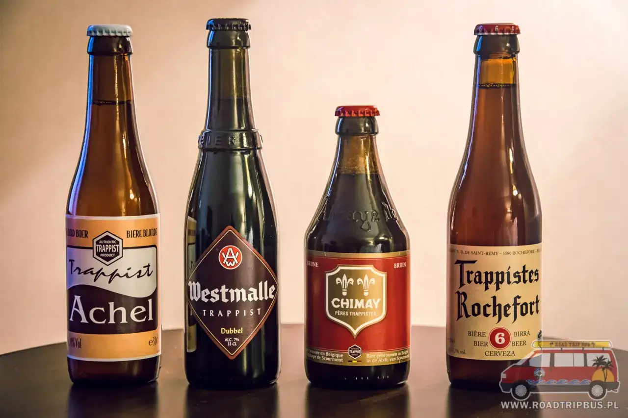 Cztery butelki piwa trapistów: Achel, Westmalle, Chimay i Rochefort. Każde piwo z mnichem na etykiecie to gwarancja jakości.
