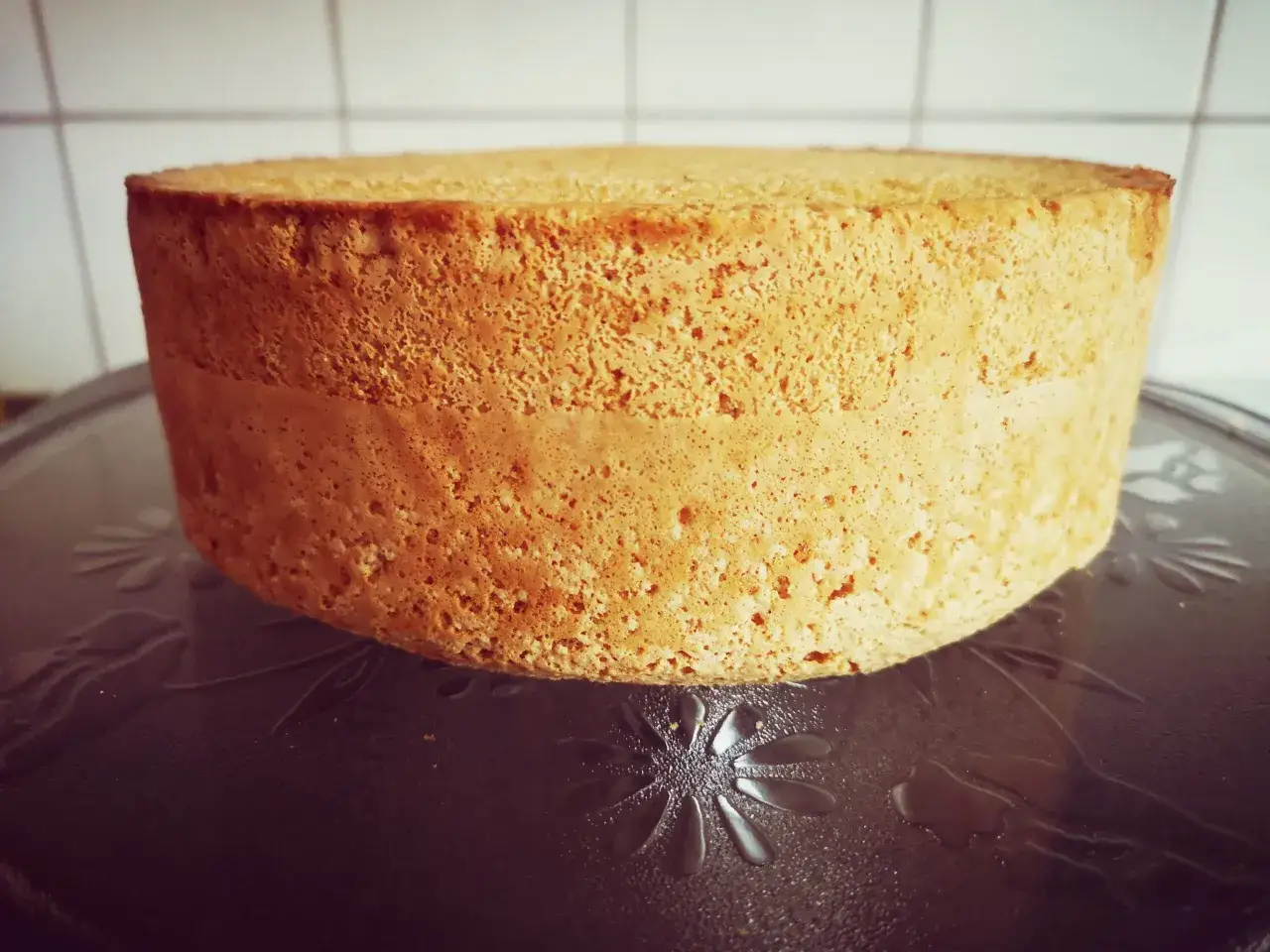 En perfekt tårtbotten, redo för ditt bästa tårtbotten recept. Lätt och luftig, perfekt för alla tillfällen.