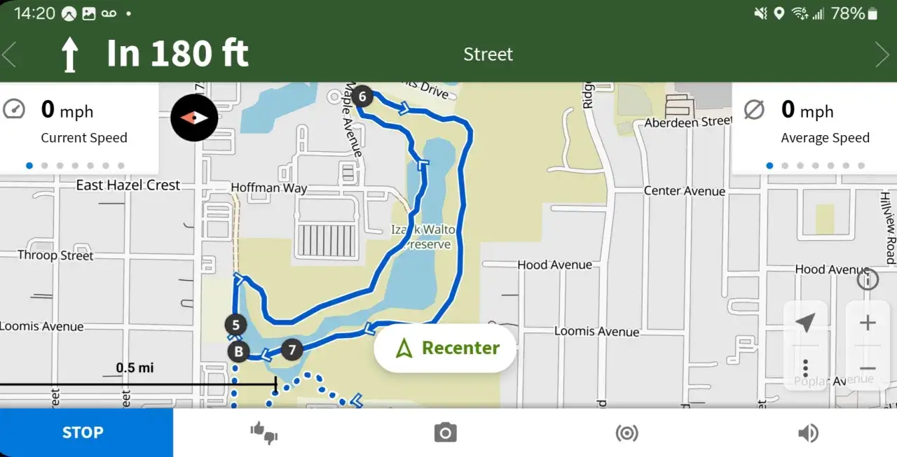 Aplikacja na rower pokazuje trasę przez rezerwat Izak Walton. Aktualna prędkość 0 mph, średnia 0 mph.