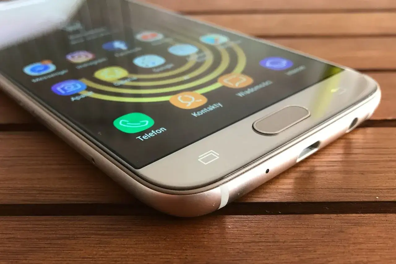 Samsung Galaxy J5 ekran główny z ikonami aplikacji