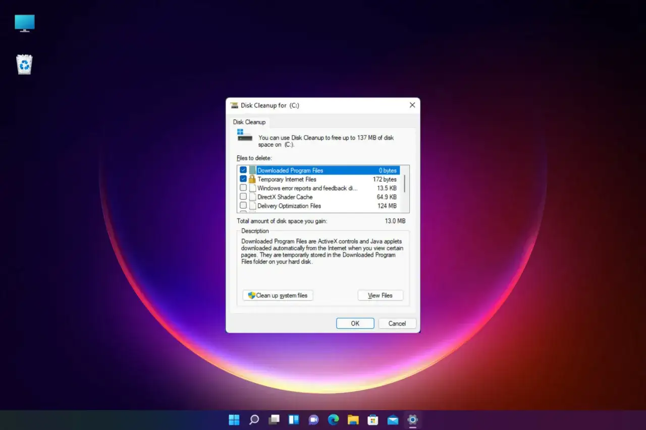 Oczyszczanie dysku Windows 11: okno Disk Cleanup pokazuje, że można zwolnić 137 MB miejsca, usuwając pliki tymczasowe.