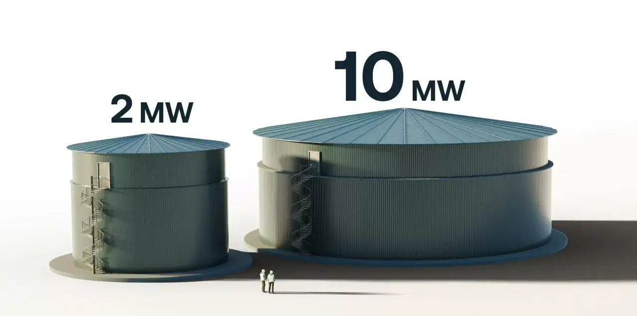 Dwie cylindryczne konstrukcje, jedna 2 MW, druga 10 MW, z kręconymi schodami. To przyszłość magazynowania energii – bateria piaskowa.