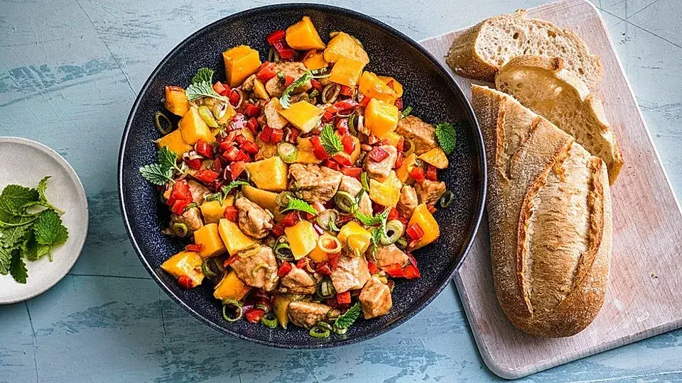 Asiatischer Hähnchensalat mit Mango