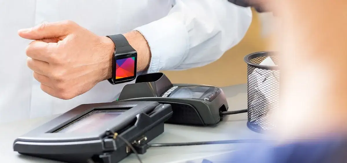 Zdjęcie Co to jest NFC w zegarku i jak zmienia nasze codzienne płatności?