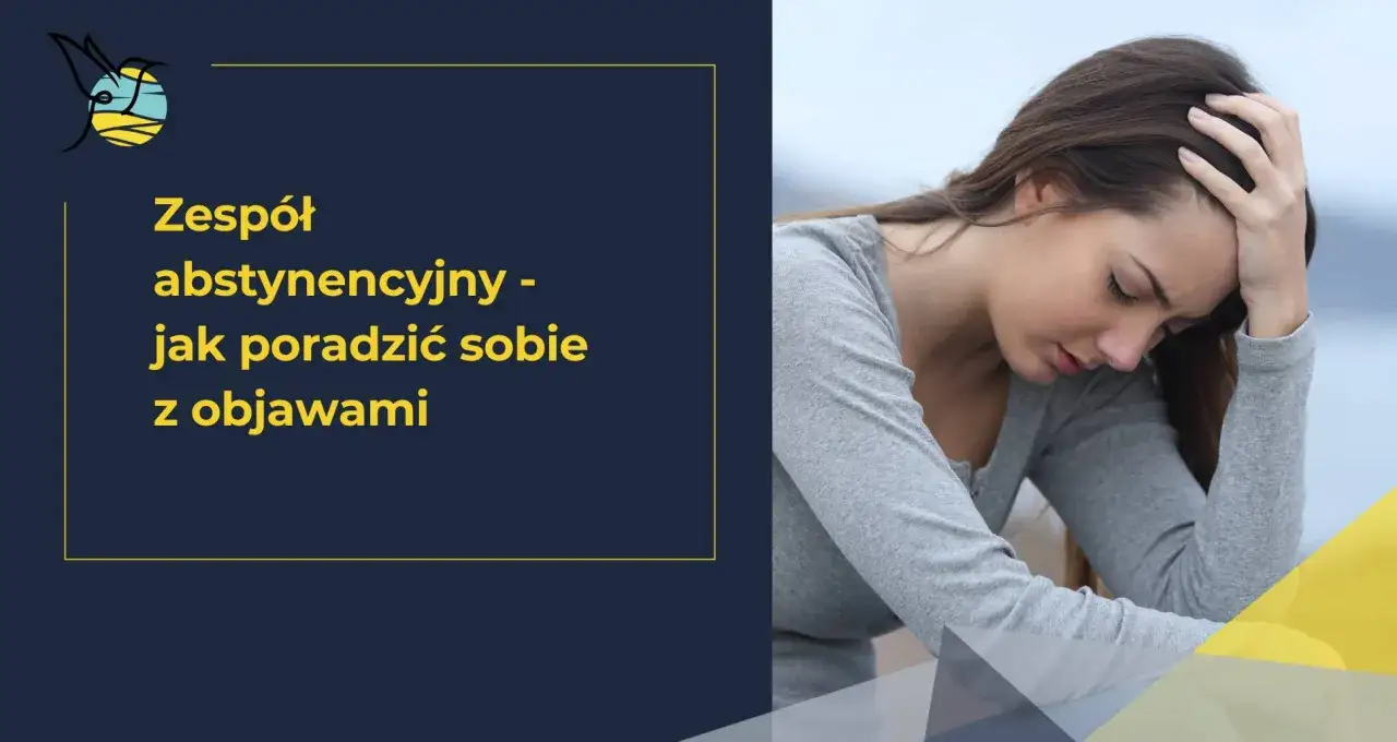 Kobieta z ręką na głowie, cierpiąca z powodu objawów odstawienia alkoholu. Tekst: 
