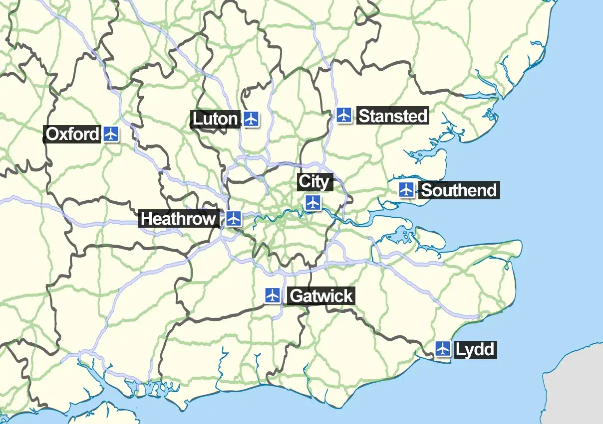 Karte zeigt London und Umgebung mit den Flughäfen Heathrow, Gatwick, Stansted, Luton, City, Southend und Lydd. Welcher Flughafen London ist am nächsten?