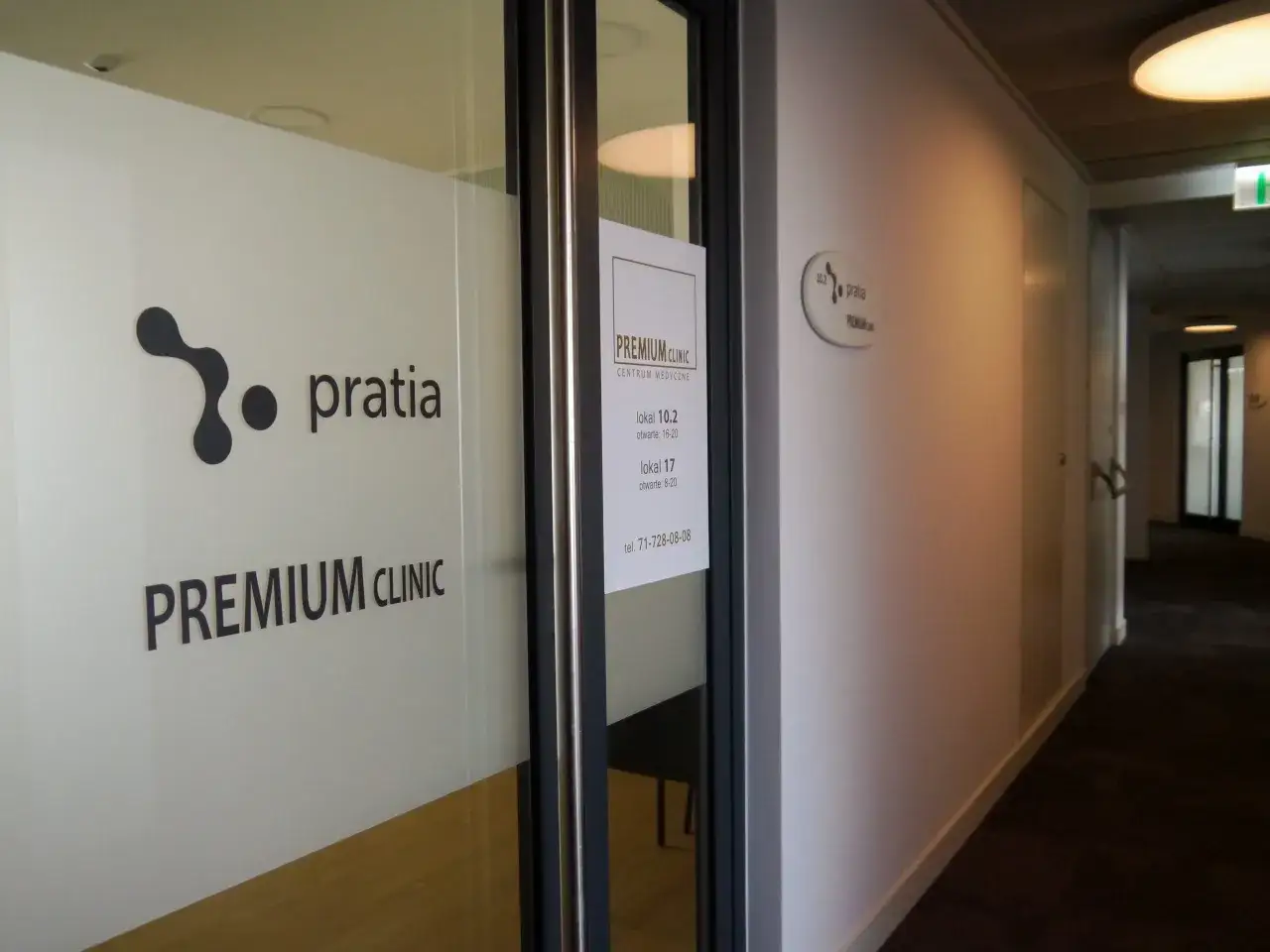 Drzwi do kliniki 
