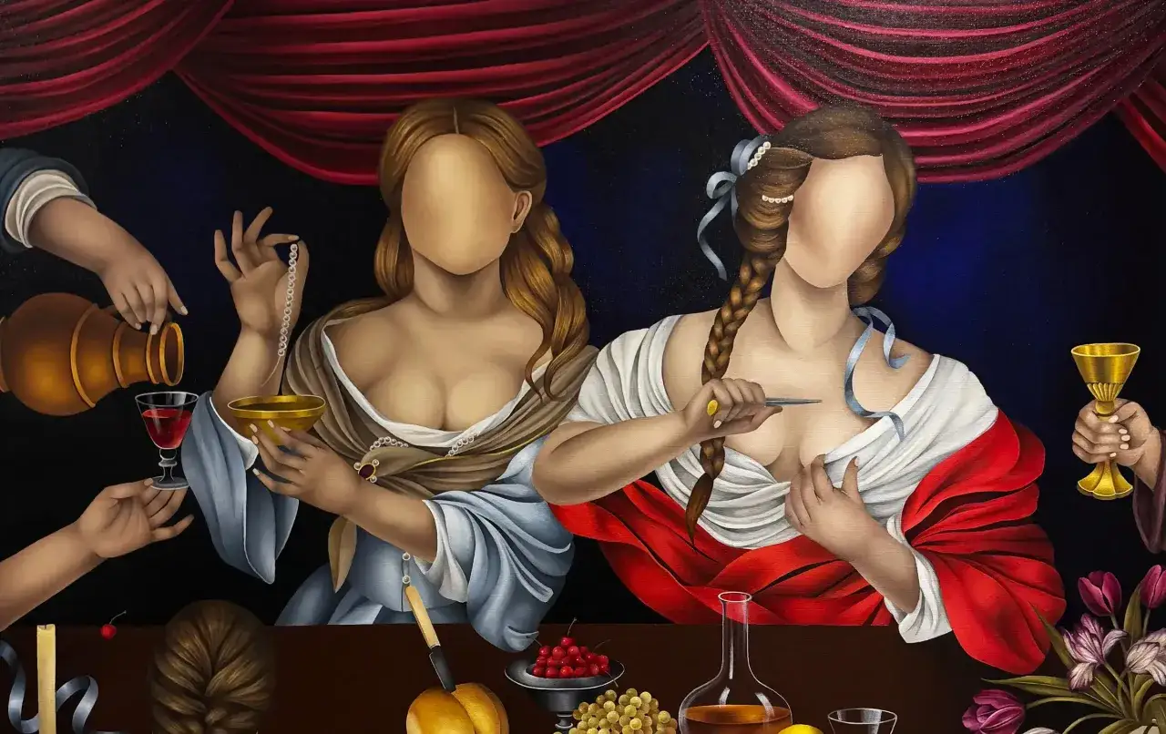 Des femmes sans visage, dans un décor théâtral, évoquent les artistes surréalistes. Une scène énigmatique avec des fruits, des perles et des coupes dorées.