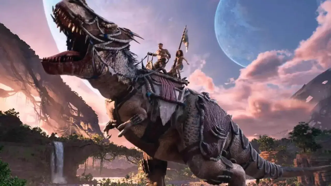 Dwaj gracze na grzbiecie T-Rexa w Ark: Survival Evolved. Czy ark ma crossplay? Tak, można grać ze znajomymi na r&oacute;żnych platformach.