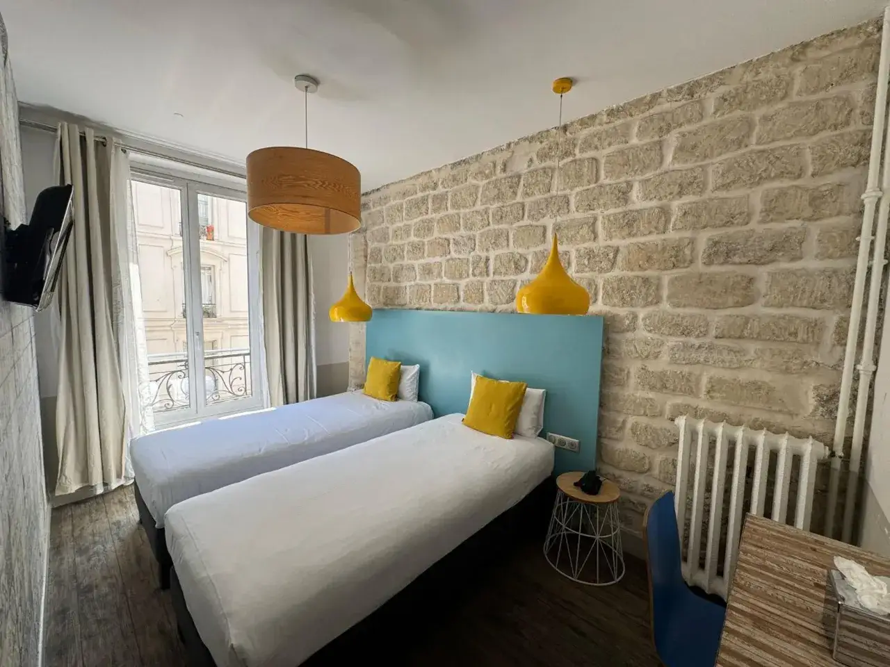 Różne typy zakwaterowania w Paryżu: hotel, hostel, apartament