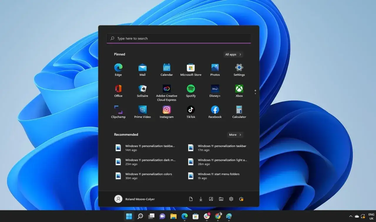 Menu start w Windows 11 z przypiętymi aplikacjami i polecanymi plikami, w tym artykułami o personalizacji start11.